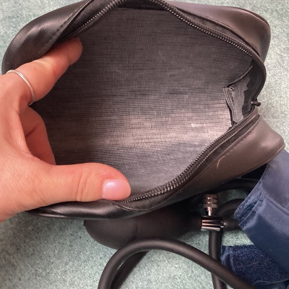 Like New Blood Pressure Cuff & Case - Picture 6 of 7